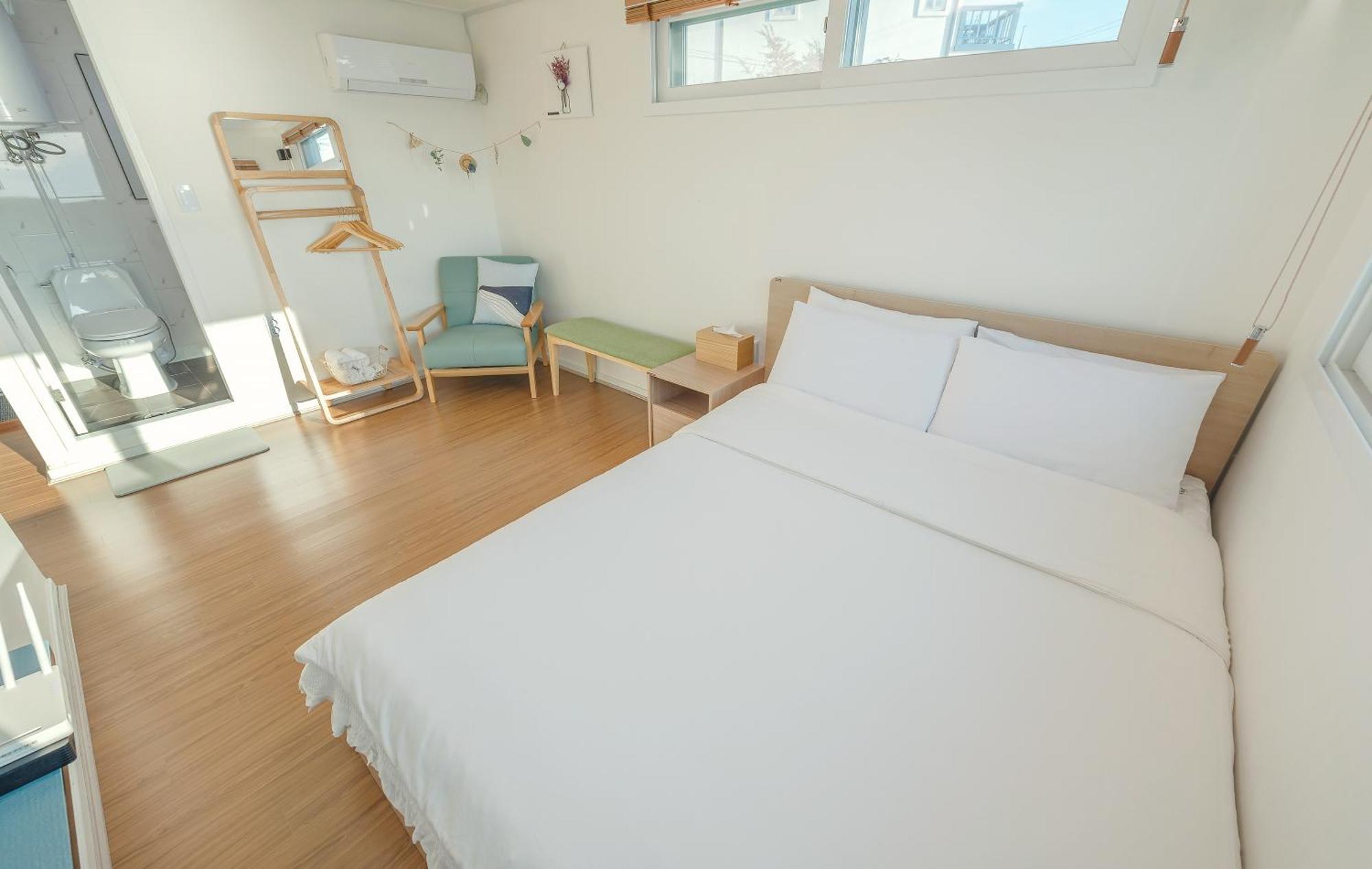 Namhae Whale'S Dream Villa Værelse billede