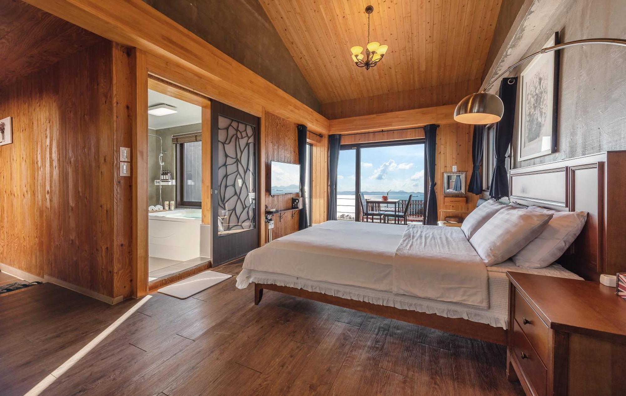 Namhae Whale'S Dream Villa Værelse billede